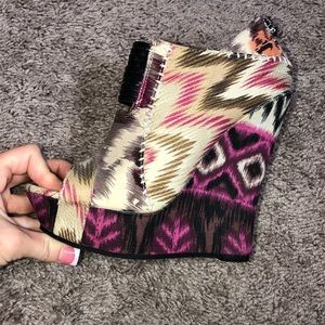 Brand New!Tribal Pink & Tan wedges size 6.5💗